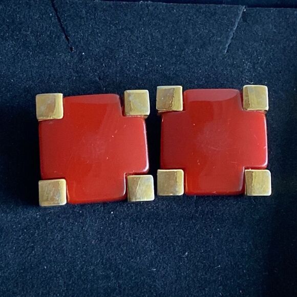 💛 Vintage Designer Givenchy Red Carnelian Gold Plated Clip On Earrings - Picture 3 of 8